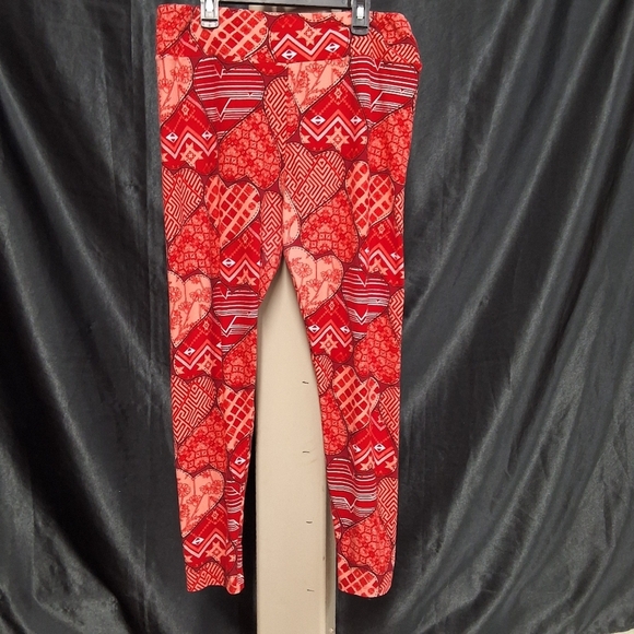 LuLaRoe Kids Leggings - Red and Pink Pattern - Picture 10 of 11